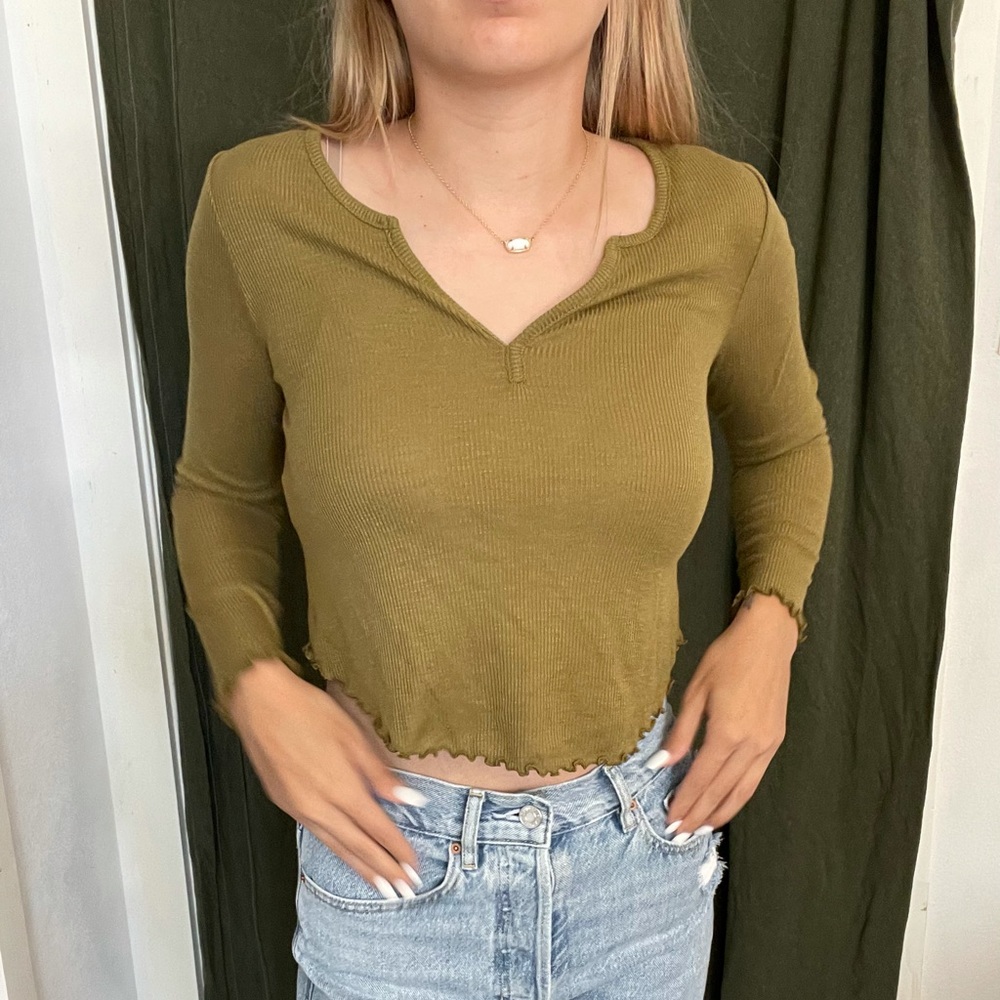 cute forever 21 cropped long sleeve ! size S